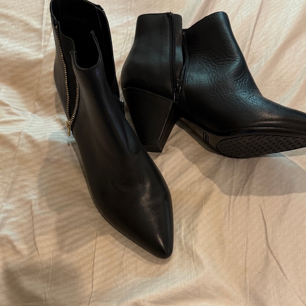 Aerosoles Black Pointed Toe Ankle Boots with Side Zipper new